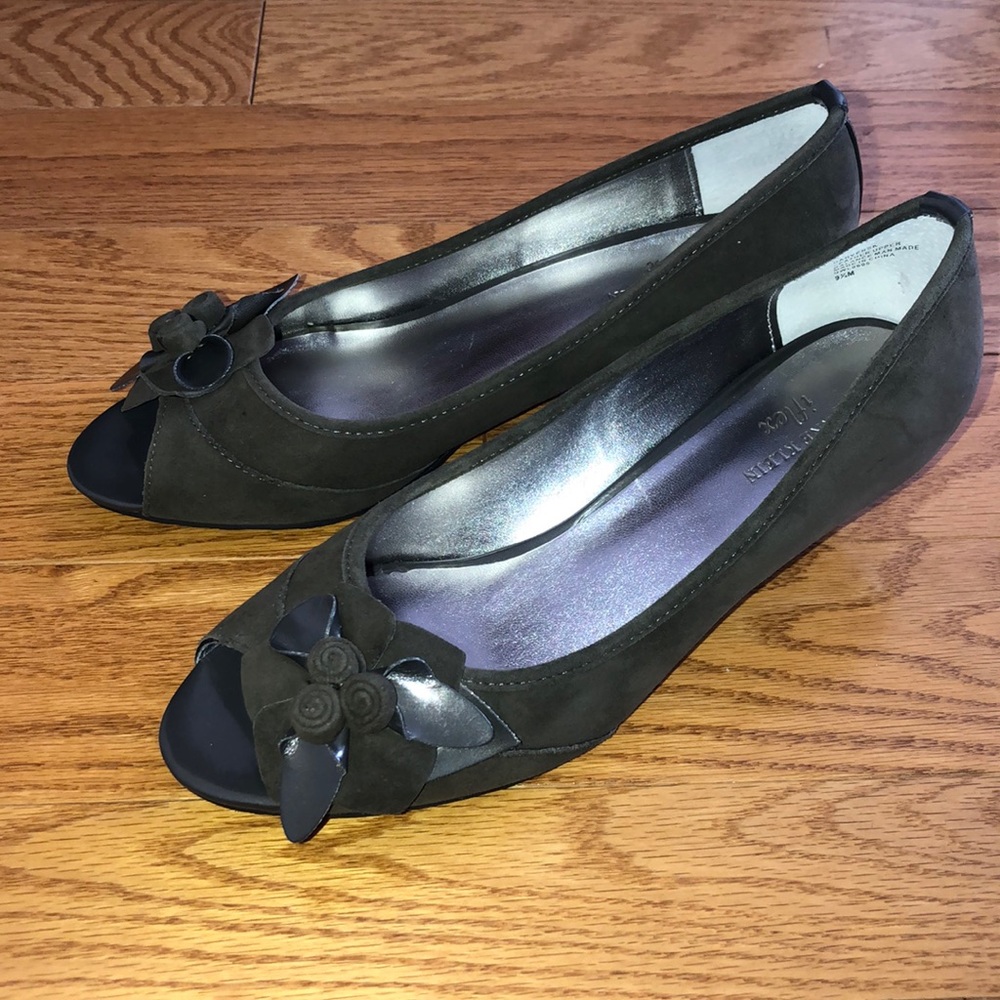 NBW Anne Klein iflex Suede Heels